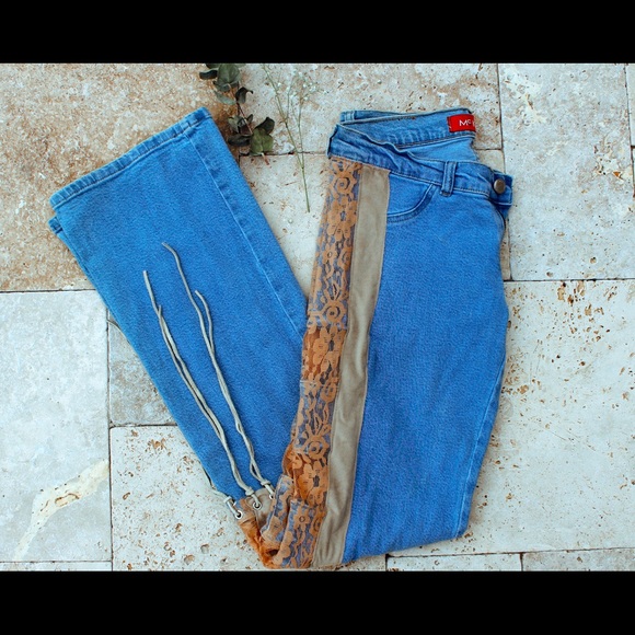 Mc Kay Jeans with fringe and lace embroidery. - Picture 1 of 4